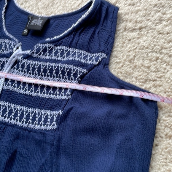 New Directions M navy blue and white sleeveless top - Picture 6 of 6